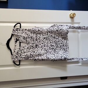 Banana Republic Women's Sleeveless Dress Shirt, black/white print, size 6